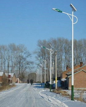 遼寧朝陽7米太陽能路燈雪后風景